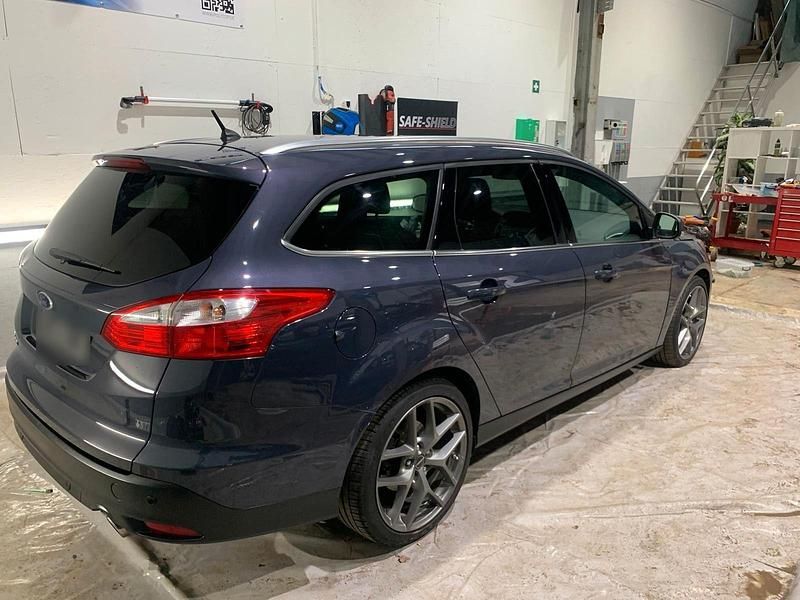 Gebraucht Ford Focus Titanium 163 PS (119 kW) 2013 Grau Kombi