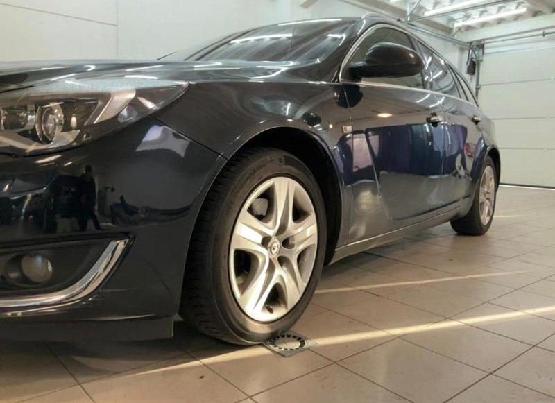 Gebraucht Opel Insignia Innovation 163 PS (119 kW) 2015 Schwarz Kombi