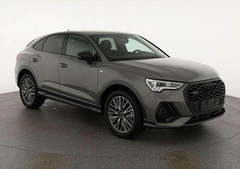Chronosgrau metallic Neu 2025 Audi Q3 Sportback S-Line SUV | 50.595 € (Guter Preis) - Bild 1/4