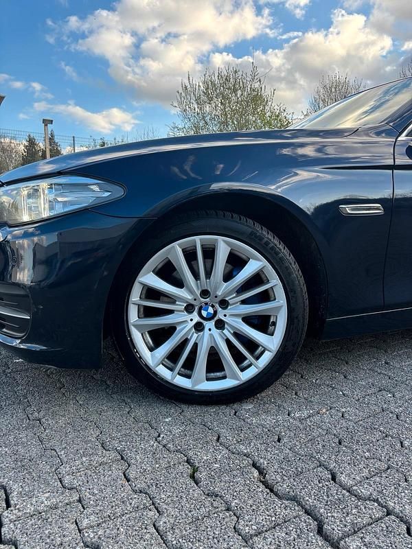 Second-hand BMW 525 218 CP (160 kW) 2013 Albastru Berlinǎ