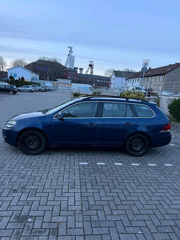 Gebraucht VW Golf VI 140 PS (102 kW) 2011 Blau Kleinwagen