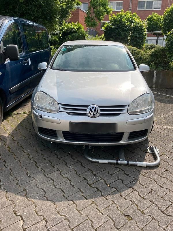 Silber Gebraucht 2004 VW Golf IV Limousine | 550 € (Superpreis) - Bild 1/4