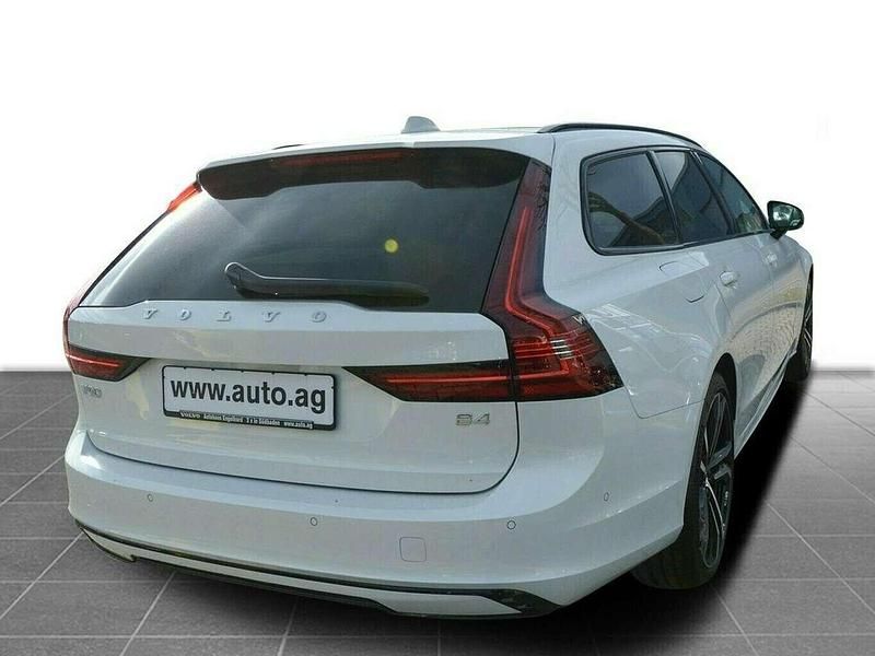 Gebraucht Volvo V90 Plus 197 PS (144 kW) 2023 Silver dawn metallic Kombi