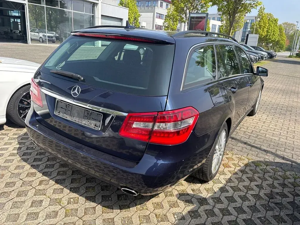 Gebraucht Mercedes E350 265 PS (194 kW) 2011 Blau Limousine
