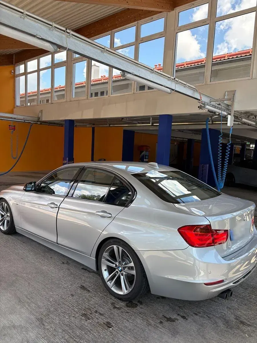 Gebraucht BMW 325 Sport Line 218 PS (160 kW) 2014 Silber Limousine