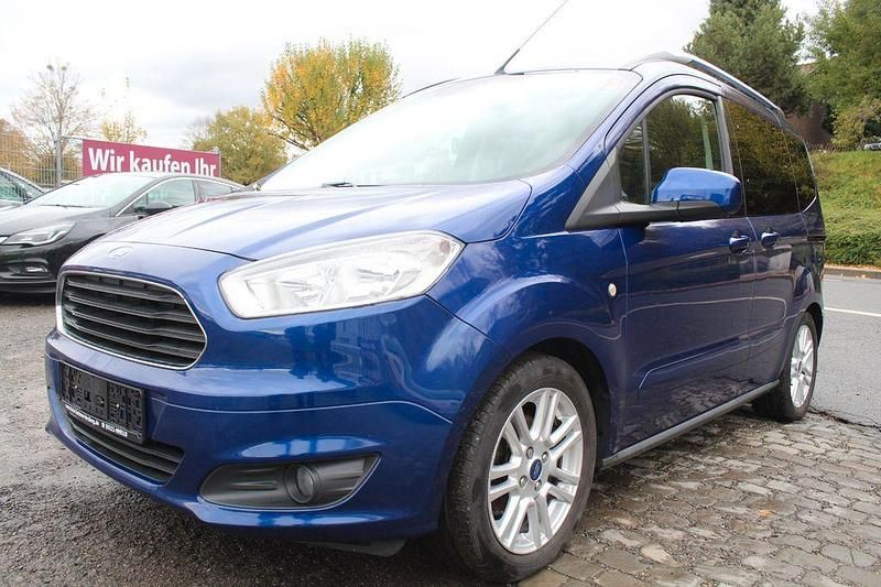 Blau Gebraucht 2017 Ford Tourneo Courier Titanium Van / Kleinbus | 8.999 € (Guter Preis) - Bild 1/4
