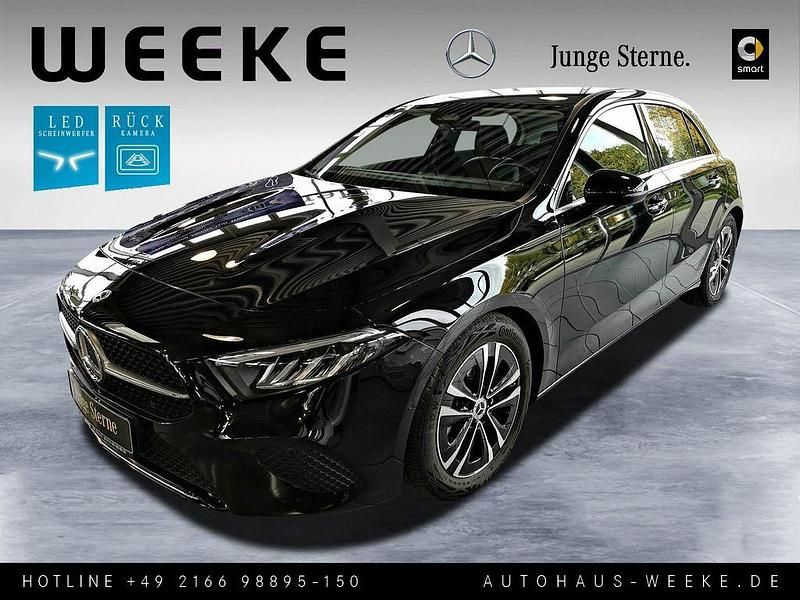 Kosmosschwarz Gebraucht 2024 Mercedes A180 Advanced Limousine | 28.284 € (Fairer Preis) - Bild 1/4