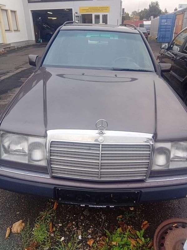 Violet Gebraucht 1992 Mercedes E250 Kombi | 7.999 € - Bild 1/4