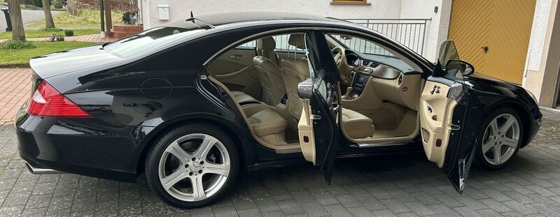 Schwarz Gebraucht 2005 Mercedes CLS500 Limousine | 19.490 € - Bild 1/4