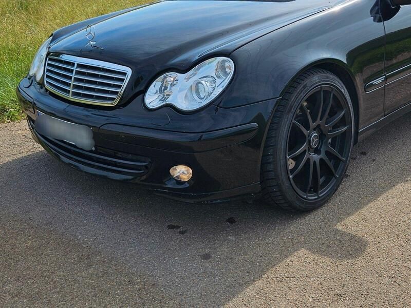 Schwarz Gebraucht 2004 Mercedes C200 Classic Kombi | 4.600 € (Teuer) - Bild 1/4