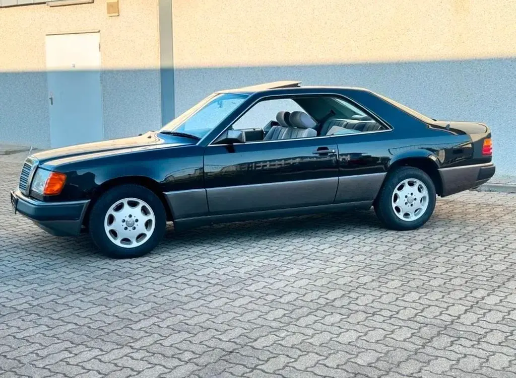 Gebraucht Mercedes 230 136 PS (100 kW) 1988 Blau Coupé