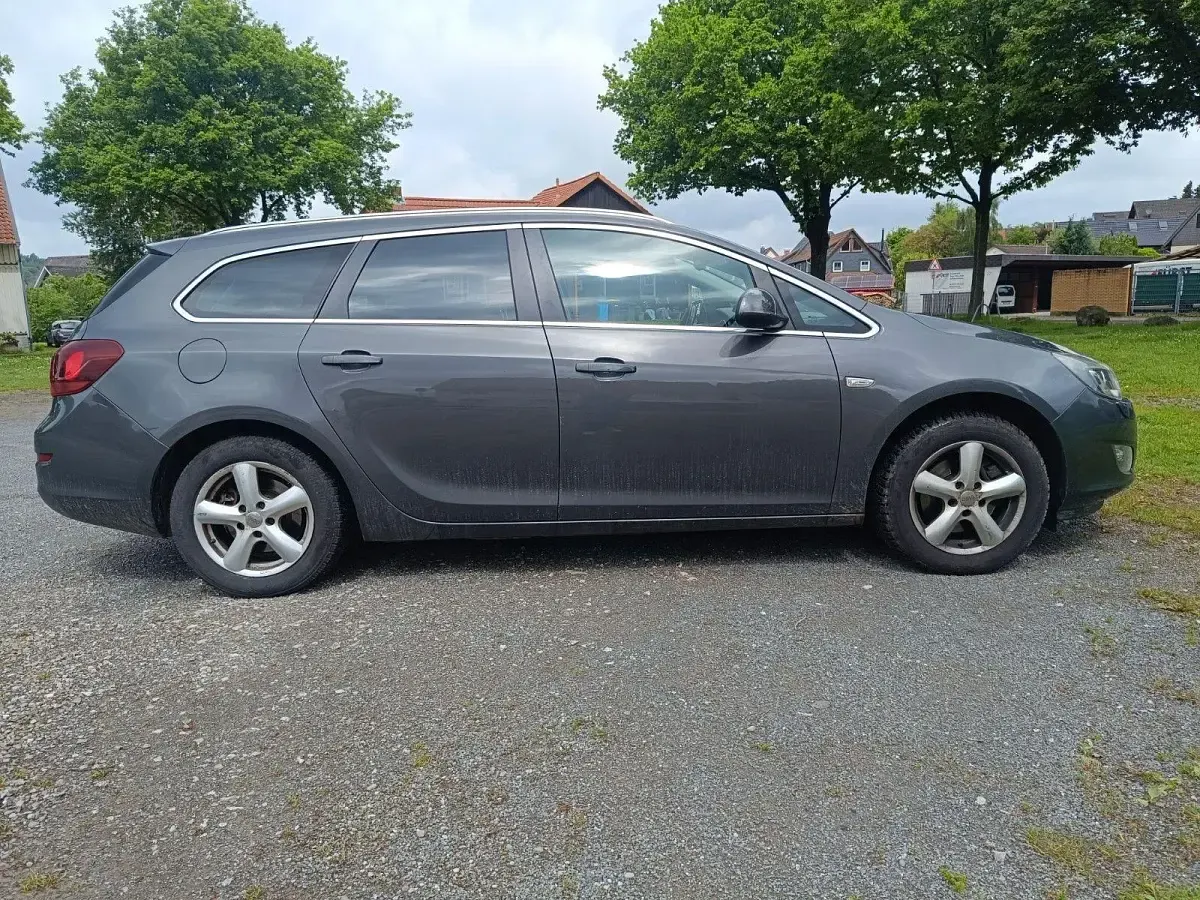 Gebraucht Opel Astra 165 PS (121 kW) 2012 Schwarz Kombi