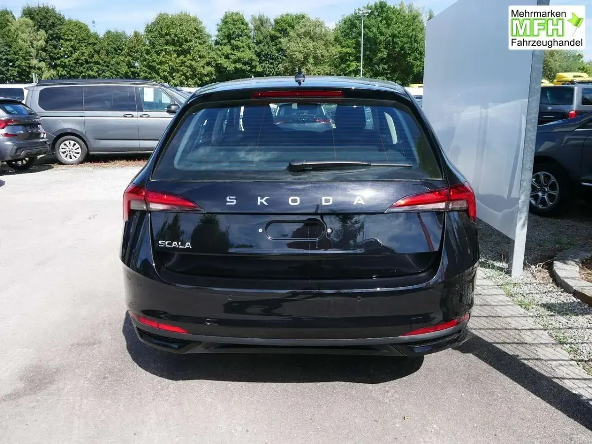 Neu Skoda Scala Selection 116 PS (85 kW) 2025 Blackmagic perleffekt Kleinwagen