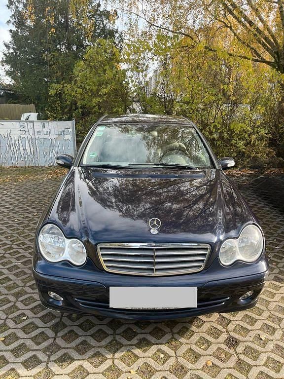 Blau Gebraucht 2006 Mercedes C180 Classic Limousine | 4.000 € (Fairer Preis) - Bild 1/4