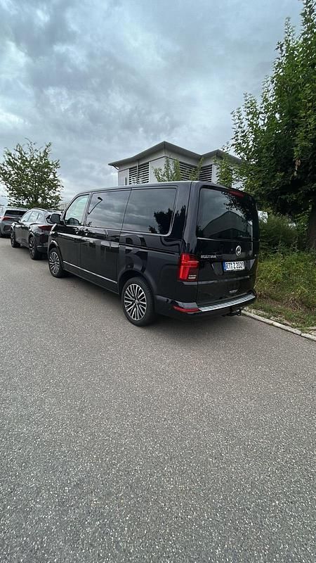 Gebraucht VW Multivan Highline 200 PS (147 kW) 2023 Schwarz Van / Kleinbus