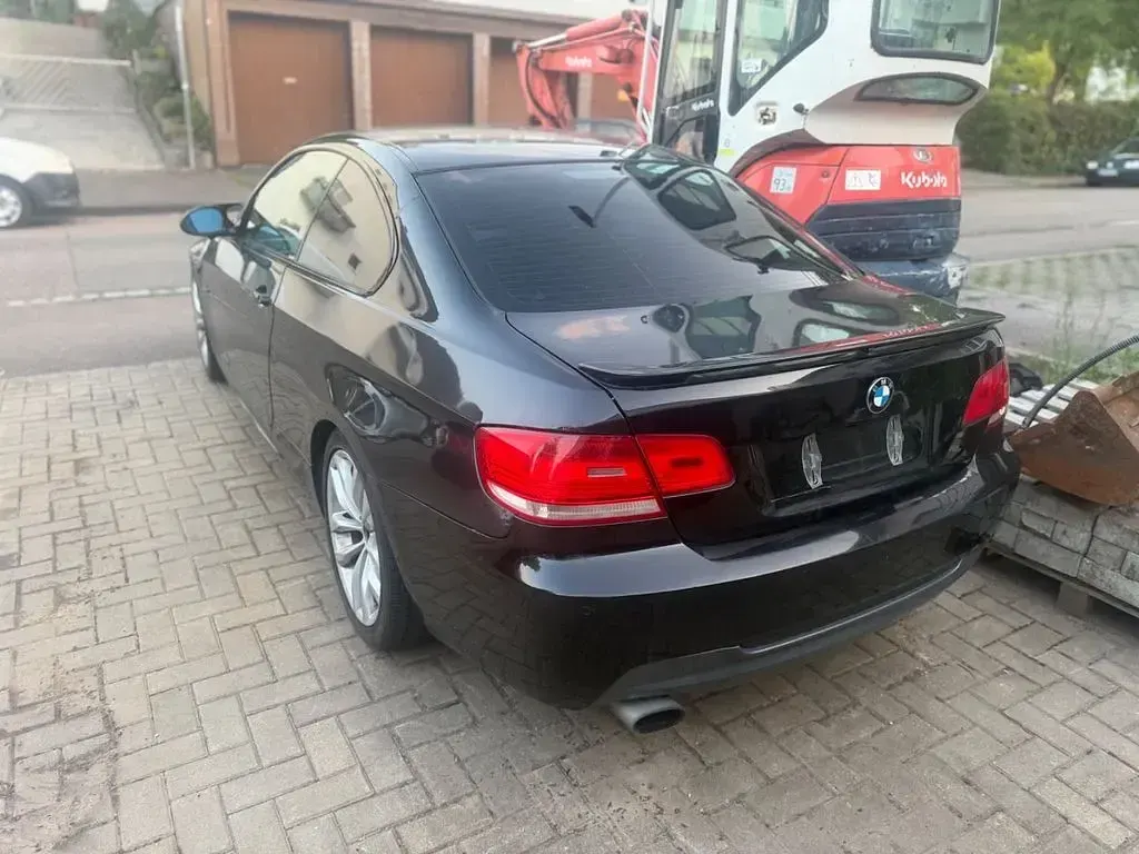 Gebraucht BMW 320 170 PS (125 kW) 2009 Schwarz Coupé