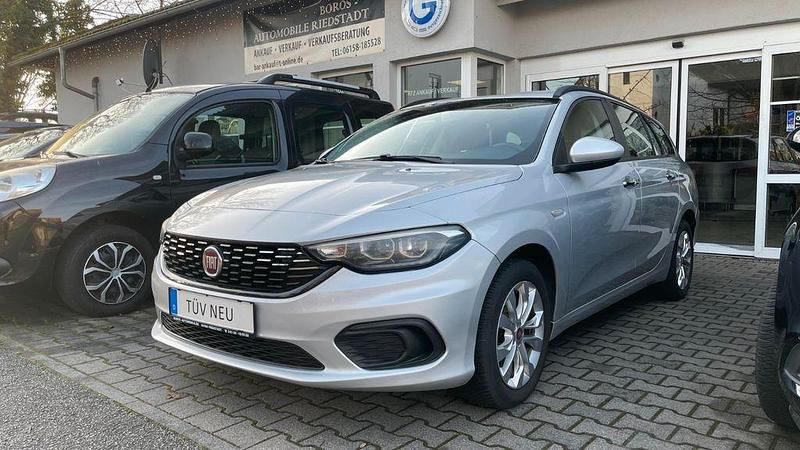 Silber Gebraucht 2017 Fiat Tipo Easy Kombi | 9.490 € (Guter Preis) - Bild 1/4