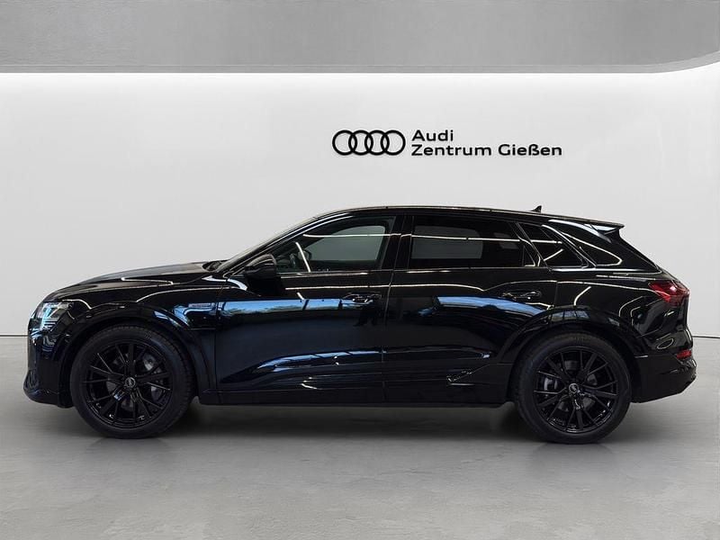 Gebraucht Audi e-tron S-Line 300 kW (408 PS) 2022 Mythosschwarz metallic SUV