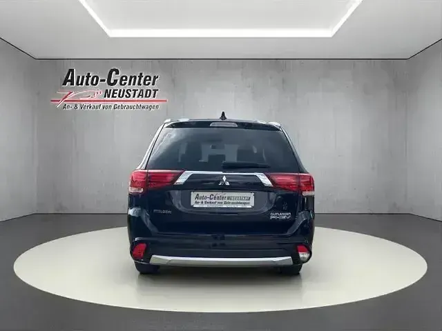 Gebraucht Mitsubishi Outlander P-HEV Plus 82 PS (60 kW) 2018 Schwarz Limousine
