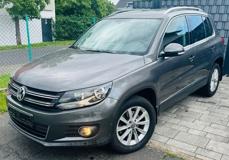 Grau Gebraucht 2011 VW Tiguan Sportline SUV | 10.899 € (Fairer Preis) - Bild 1/4