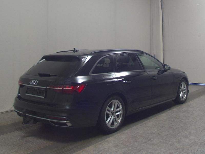 Gebraucht Audi A4 Advanced 204 PS (150 kW) 2022 Mythosschwarz metallic Kombi