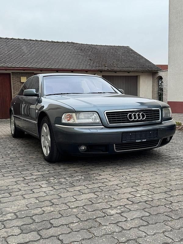 Grau Gebraucht 2002 Audi A8 Design Limousine | 7.900 € (Fairer Preis) - Bild 1/4