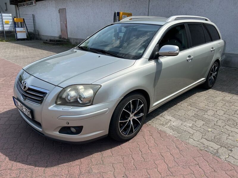 Silber Gebraucht 2008 Toyota Avensis Executive Kombi | 4.000 € (Etwas zu teuer) - Bild 1/4