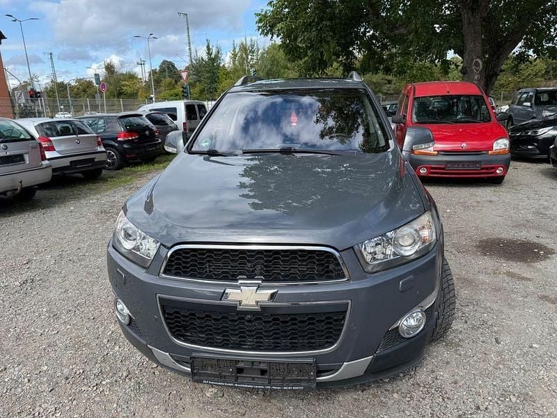 Grau Gebraucht 2011 Chevrolet Captiva SUV | 5.990 € (Guter Preis) - Bild 1/4