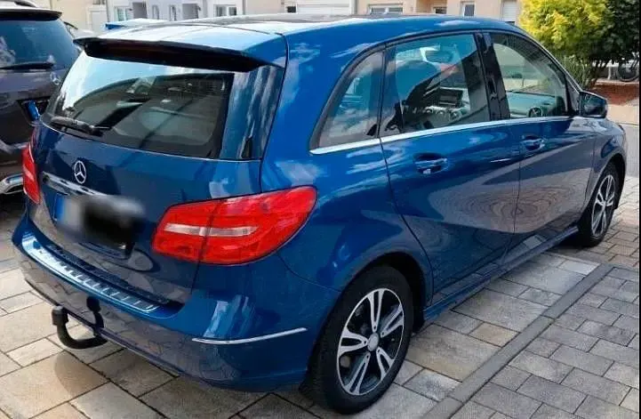 Gebraucht Mercedes B180 109 PS (80 kW) 2012 Blau Kleinwagen