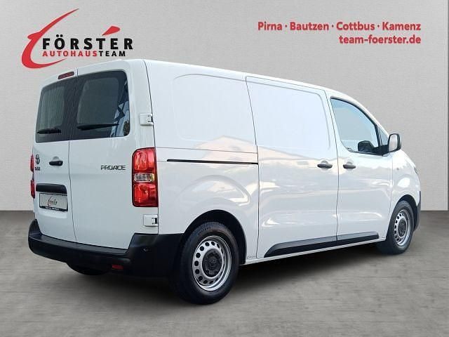 Gebraucht Toyota Proace 120 PS (88 kW) 2022 Schaumweiß Van / Kleinbus