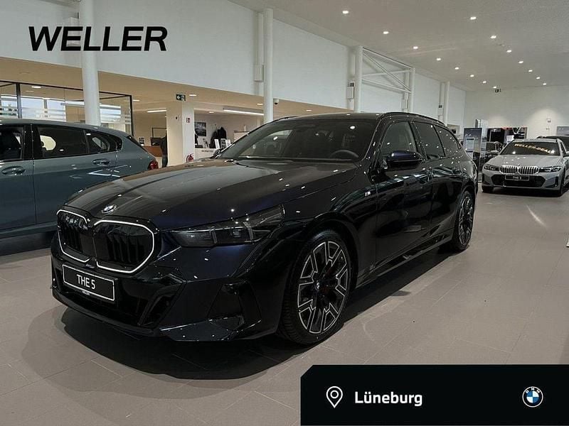 Carbonschwarz (schwarz) Gebraucht 2024 BMW 540 Comfort Edition Kombi | 78.990 € (Fairer Preis) - Bild 1/4