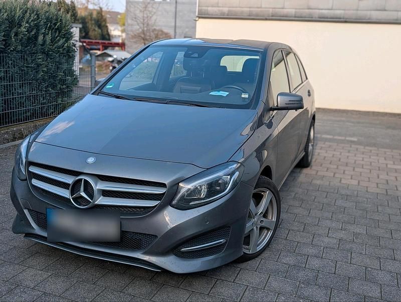 Gebraucht Mercedes B220 177 PS (130 kW) 2017 Grau Van / Kleinbus