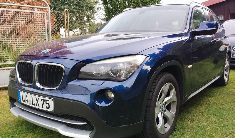 Blau Gebraucht 2011 BMW X1 SUV | 6.900 € (Guter Preis) - Bild 1/4