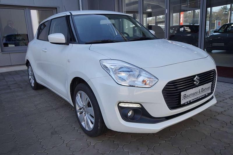 Gebraucht Suzuki Swift Comfort 90 PS (66 kW) 2019 Pure white pearl Kleinwagen