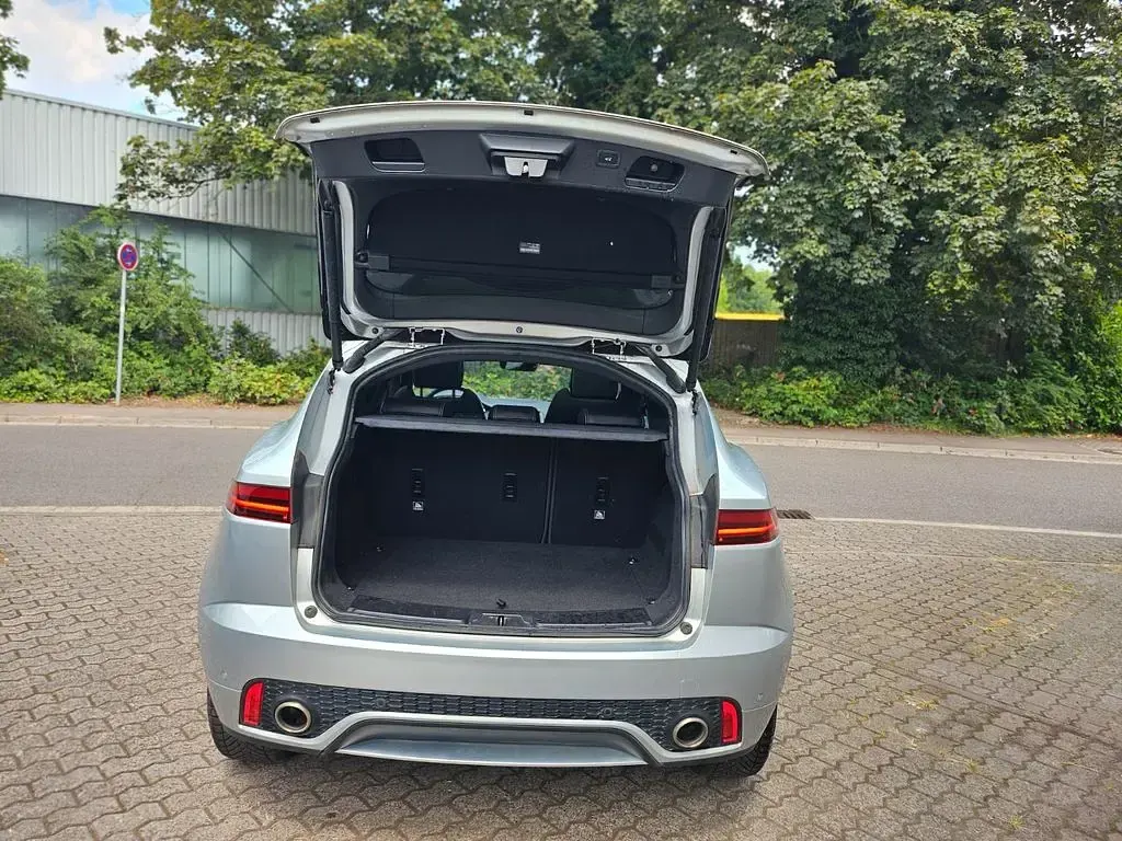 Gebraucht Jaguar E-Pace R-Dynamic 179 PS (131 kW) 2019 Silber SUV