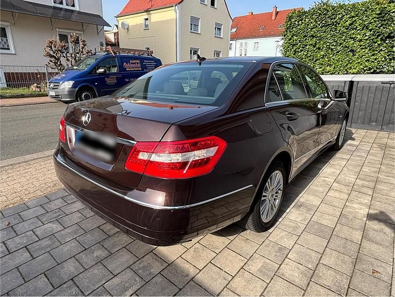 Gebraucht Mercedes E200 Elegance 184 PS (135 kW) 2010 Violet Limousine