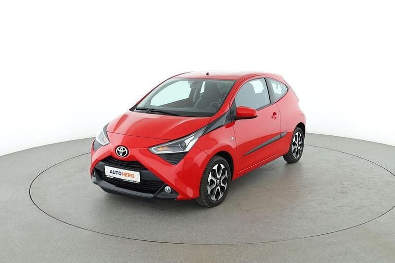 Rot Gebraucht 2019 Toyota Aygo X-play Kleinwagen | 10.690 € (Fairer Preis) - Bild 1/3
