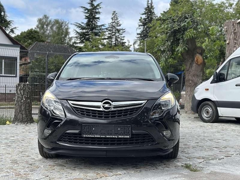 Schwarz Gebraucht 2015 Opel Zafira Tourer Edition Van / Kleinbus | 8.499 € (Guter Preis) - Bild 1/4