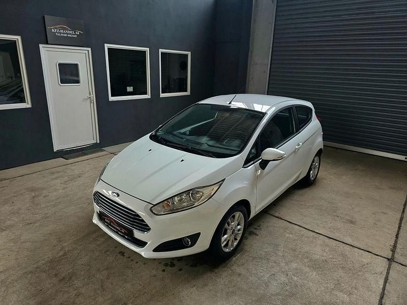 Gebraucht Ford Fiesta Trend 75 PS (55 kW) 2015 Weiß Kleinwagen