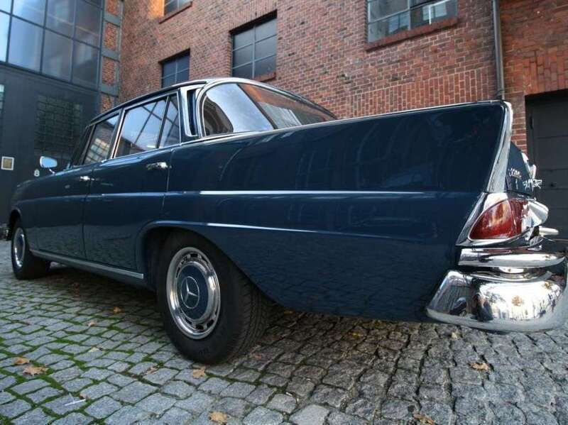 Blau Gebraucht 1963 Mercedes 220 Limousine | 30.900 € - Bild 1/4