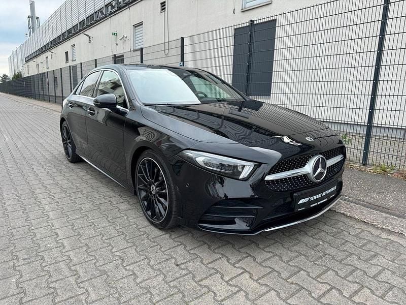 Schwarz Gebraucht 2019 Mercedes A250 AMG Limousine | 25.450 € (Guter Preis) - Bild 1/4