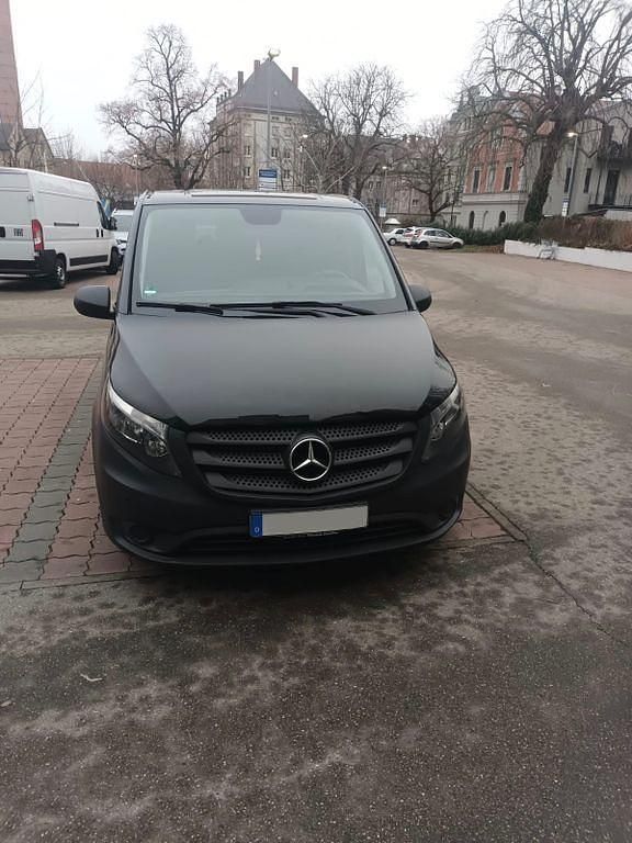 Schwarz Gebraucht 2019 Mercedes Vito Kombi | 16.000 € (Fairer Preis) - Bild 1/4