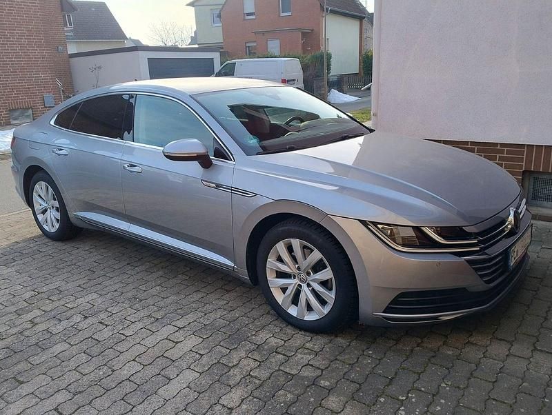 Grau Gebraucht 2019 VW Arteon Basis Limousine | 19.400 € (Fairer Preis) - Bild 1/4