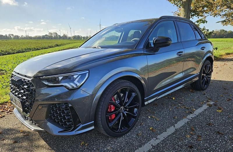Grau Gebraucht 2022 Audi RS Q3 Sport SUV | 48.500 € (Guter Preis) - Bild 1/4