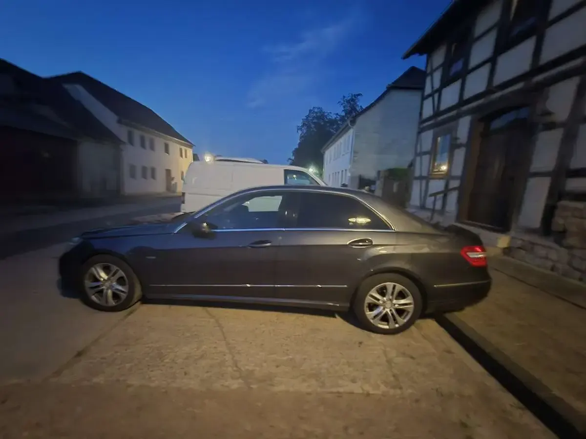 Gebraucht Mercedes E250 204 PS (150 kW) 2010 Limousine