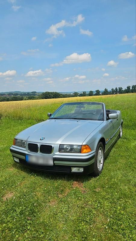 Silber Gebraucht 1997 BMW 318 Cabriolet Cabrio | 5.500 € - Bild 1/4