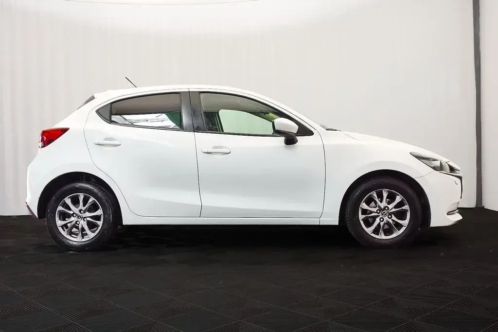Gebraucht Mazda 2 Exclusive-Line 90 PS (66 kW) 2021 Arctic white cle Limousine