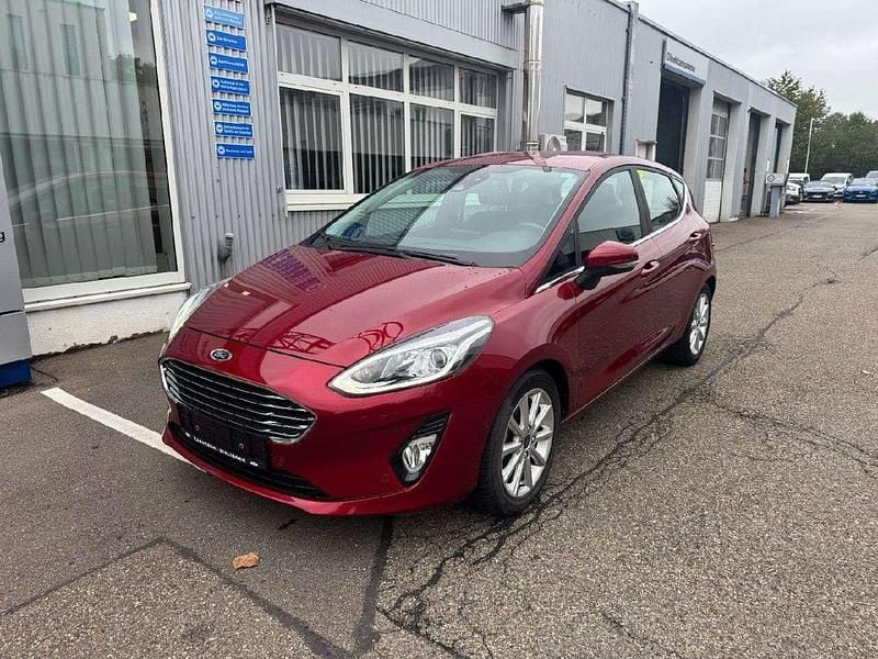 Gebraucht Ford Fiesta Titanium 101 PS (74 kW) 2019 Rubyrot (metallic) Kleinwagen