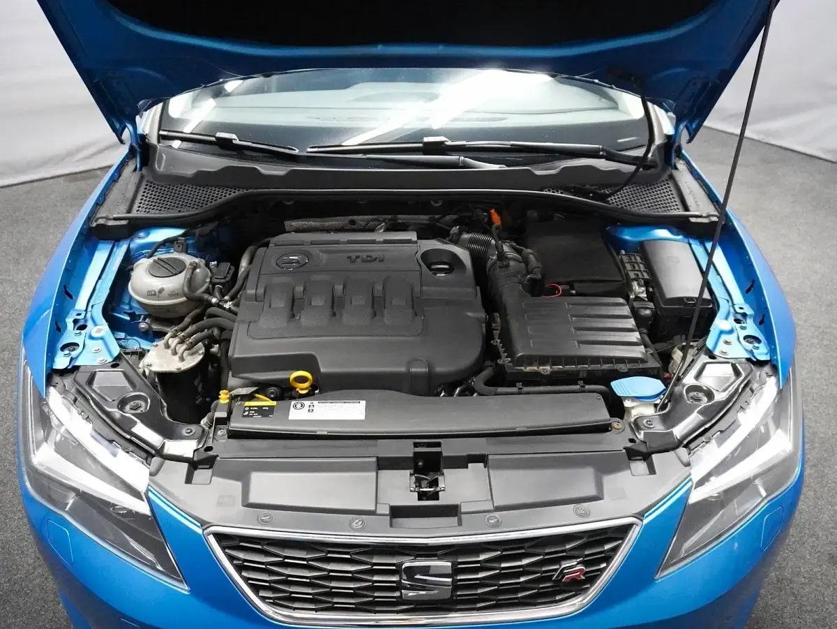 Second-hand Seat Leon FR 184 CP (135 kW) 2014 Albastru Berlinǎ