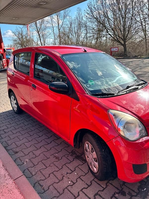 Gebraucht Daihatsu Sirion 2010 Rot Kleinwagen